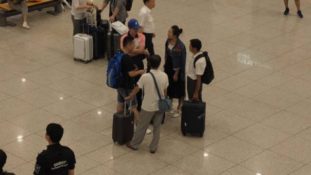Un fedele della CDO e la moglie si sono recati a prendere i familiari in aeroporto